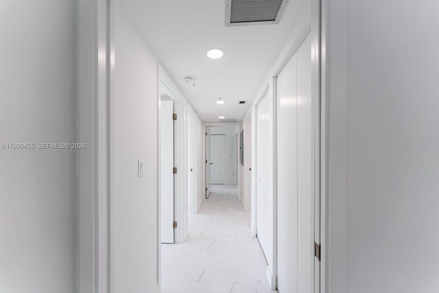 Spacious, unfurnished interior of a new home in , Hollywood (Image 7).