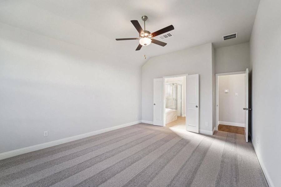 Spacious, unfurnished interior of a new home in Evergreen 40', Conroe (Image 34).