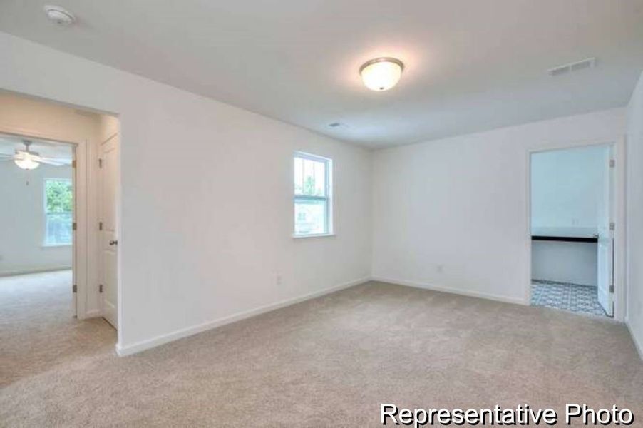 Spacious, unfurnished interior of a new home in Reedy Fork Middleton, Greensboro (Image 19).