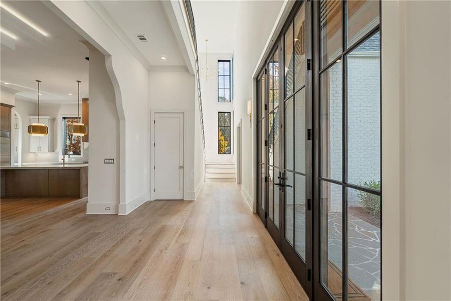 Spacious, unfurnished interior of a new home in , Alpharetta (Image 38).