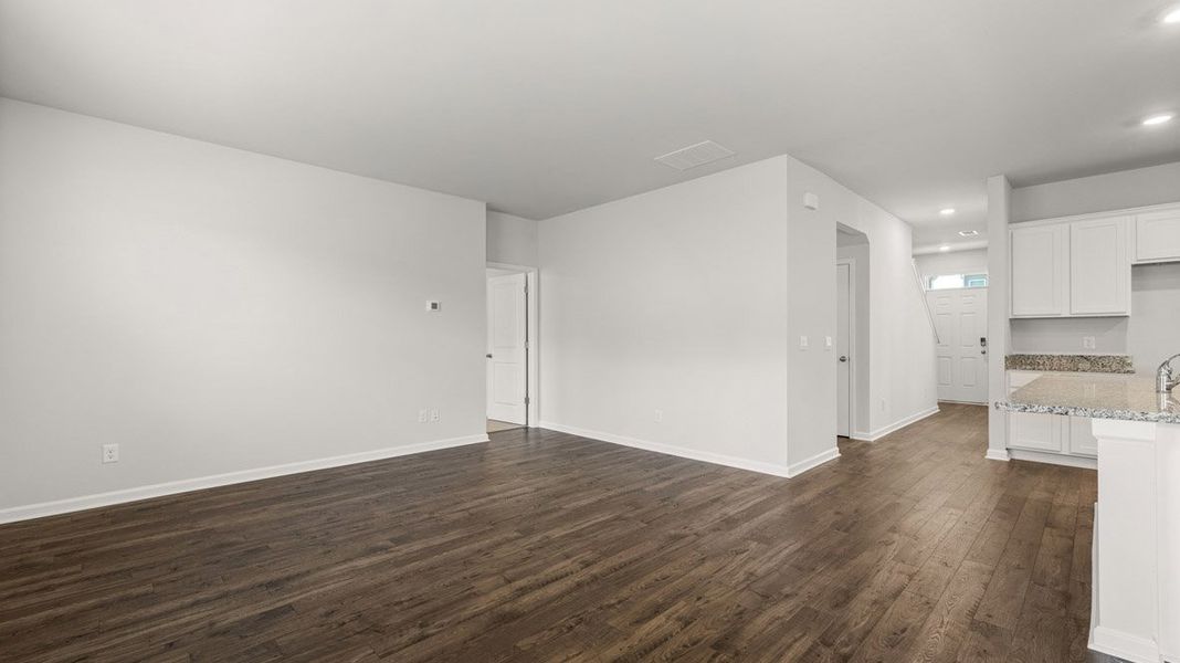 Spacious, unfurnished interior of a new home in Captain's Corner, Grovetown (Image 16).