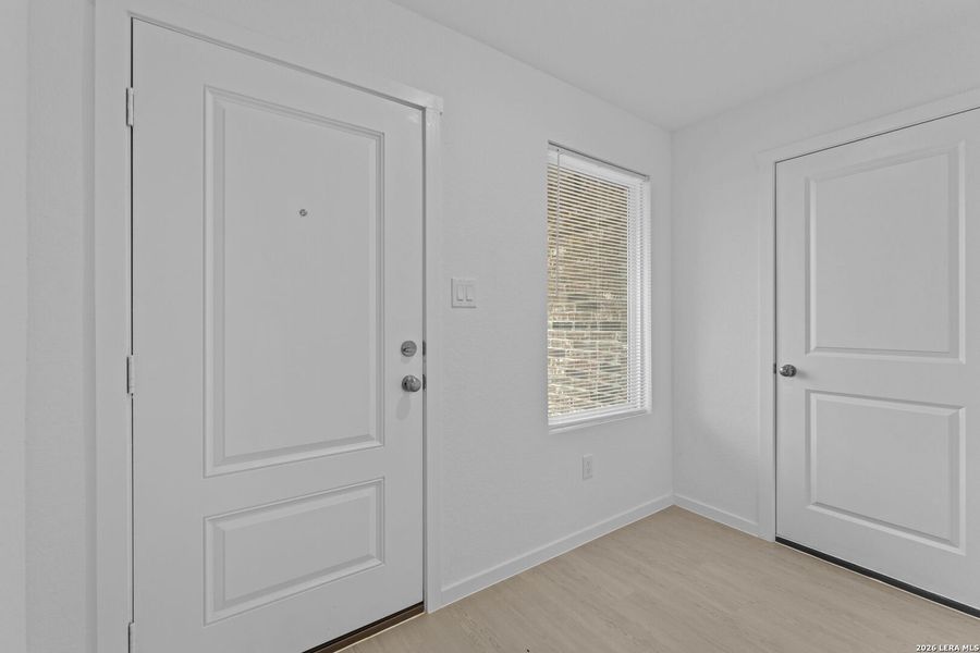 Spacious, unfurnished interior of a new home in Guadalupe Ridge, New Braunfels (Image 23).