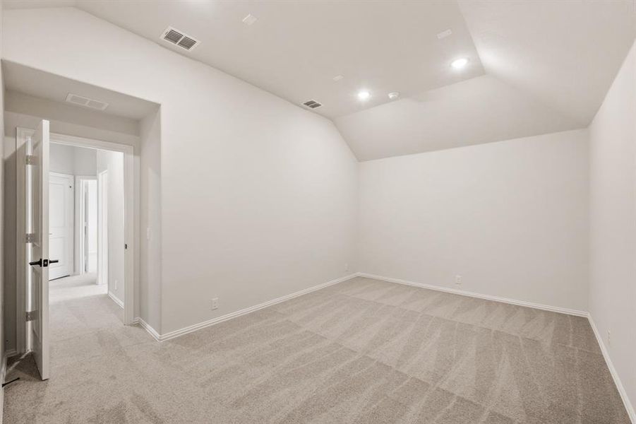 Spacious, unfurnished interior of a new home in Hulen Trails Classic 50, Fort Worth (Image 22). Spacious, unfurnished interior of a new home in Hulen Trails Classic 50, Fort Worth (Image 22).