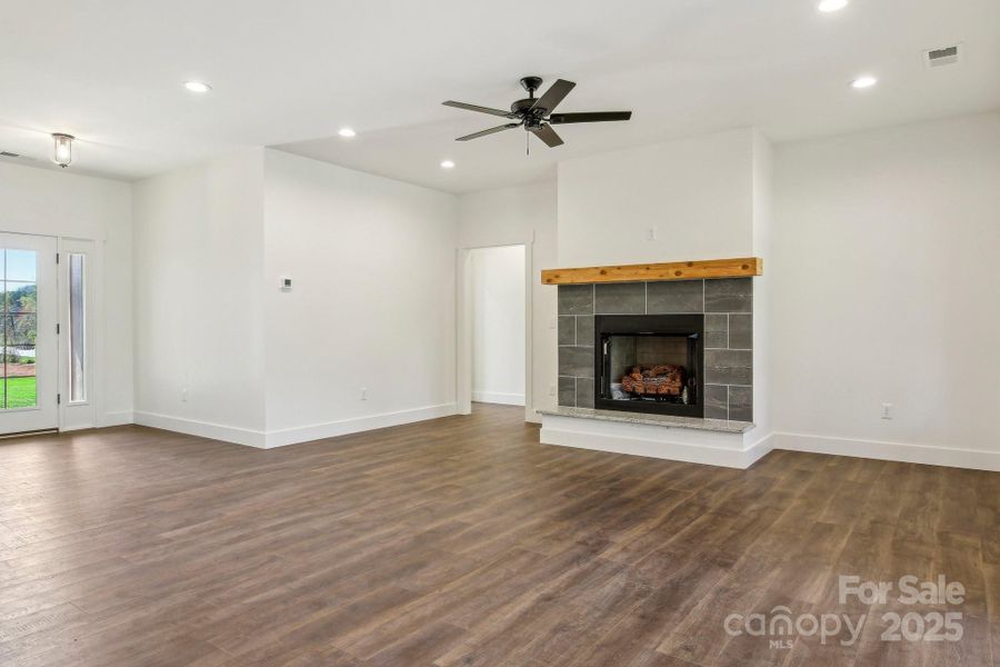 Spacious, unfurnished interior of a new home in , Hendersonville (Image 11).