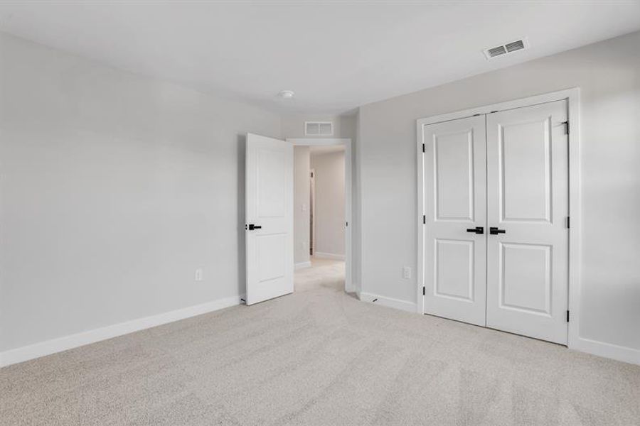 Spacious, unfurnished interior of a new home in Edinburgh, Locust Grove (Image 12).
