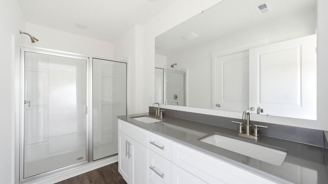 Furnished interior view inside a new home in Polo Fields, Kingsport (Image 10).