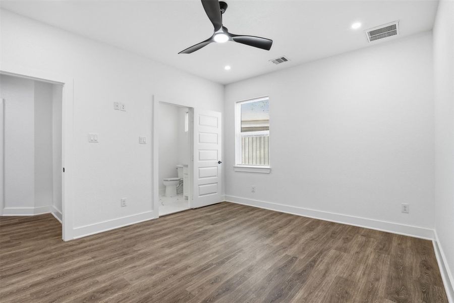 Spacious, unfurnished interior of a new home in , Houston (Image 24).