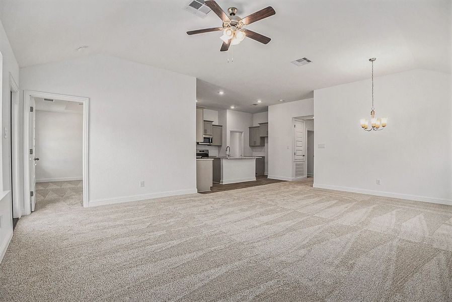 Spacious, unfurnished interior of a new home in Kiber Reserve, Angleton (Image 10).