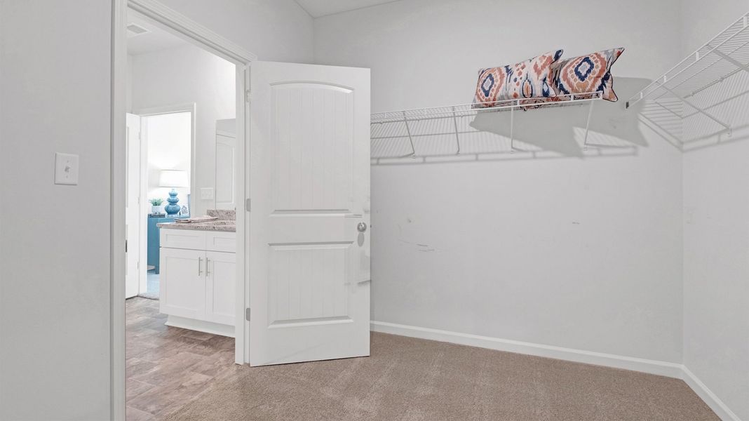 Spacious, unfurnished interior of a new home in Riverwood Gardens, Oakland (Image 21).
