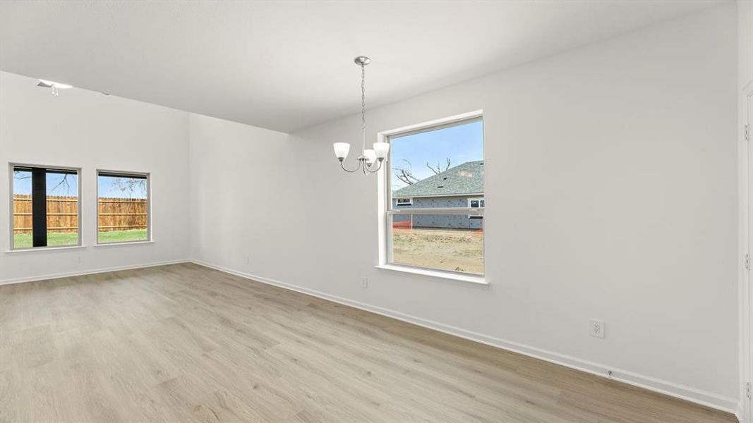 08. 1632 Edgeway - Dining