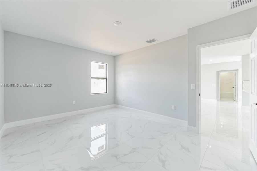 Spacious, unfurnished interior of a new home in , Lehigh Acres (Image 19).