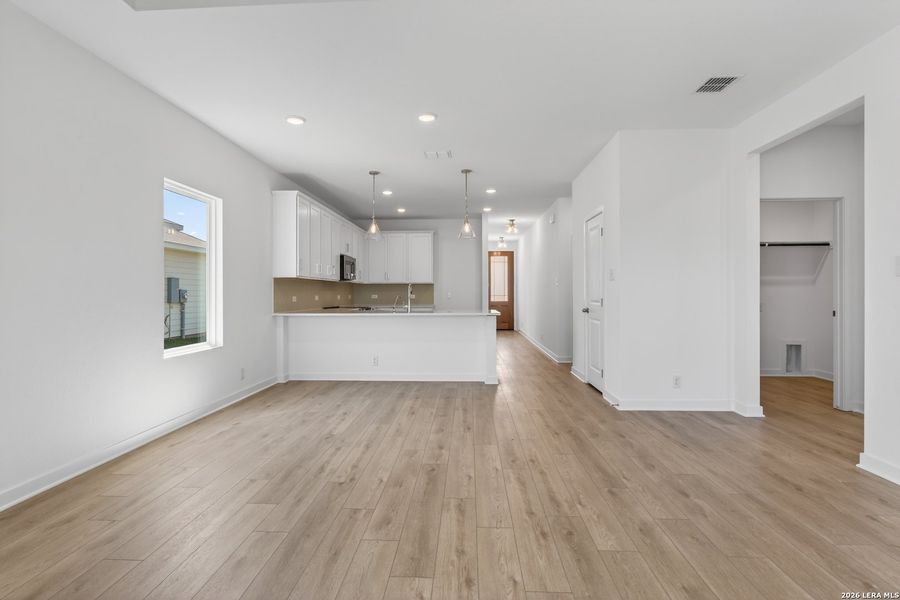 Spacious, unfurnished interior of a new home in Saddlebrook Ranch, Schertz (Image 24).