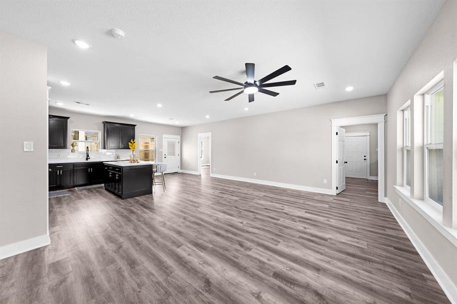 Spacious, unfurnished interior of a new home in , Sulphur Springs (Image 28).