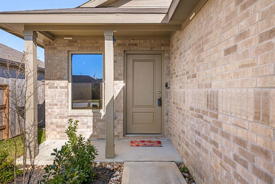 Exterior details and patio area of a home in Ladera Trails, Conroe (Image 3).