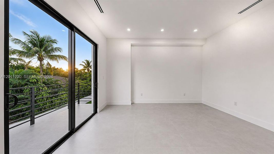 Spacious, unfurnished interior of a new home in , Miami Lakes (Image 79).