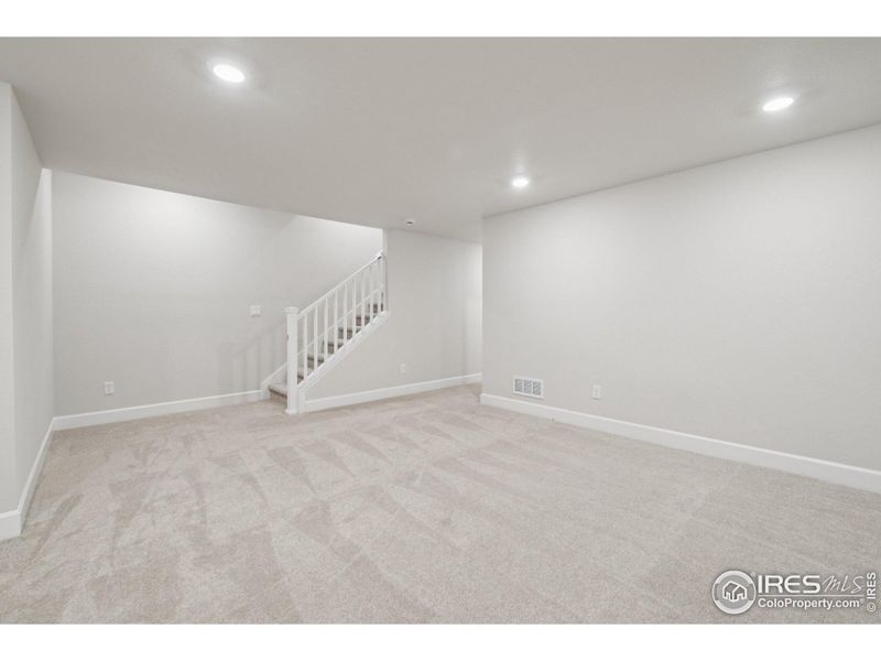 Spacious, unfurnished interior of a new home in The Villas Collection at Sterling Ranch, Littleton (Image 26).