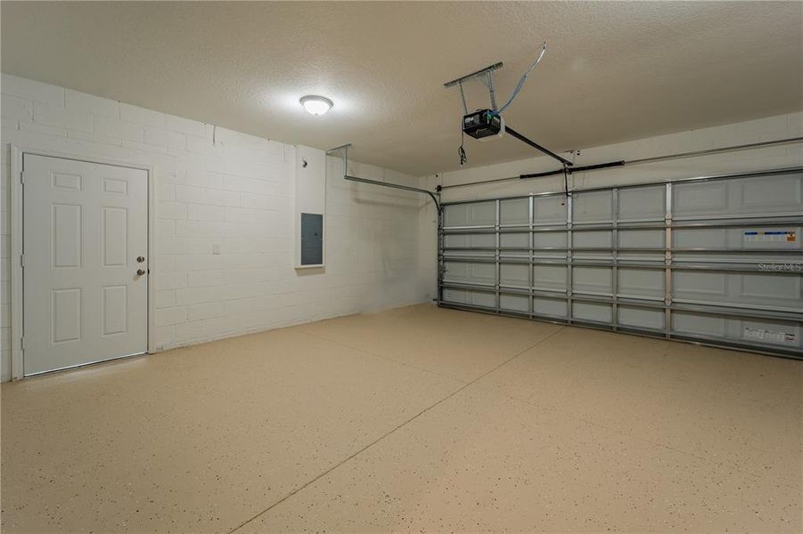 Spacious, unfurnished interior of a new home in , Daytona Beach (Image 24).
