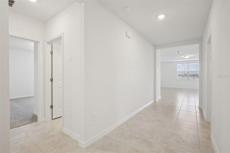 Spacious, unfurnished interior of a new home in Hamilton Bluff - Signature Series, Lake Hamilton (Image 19).