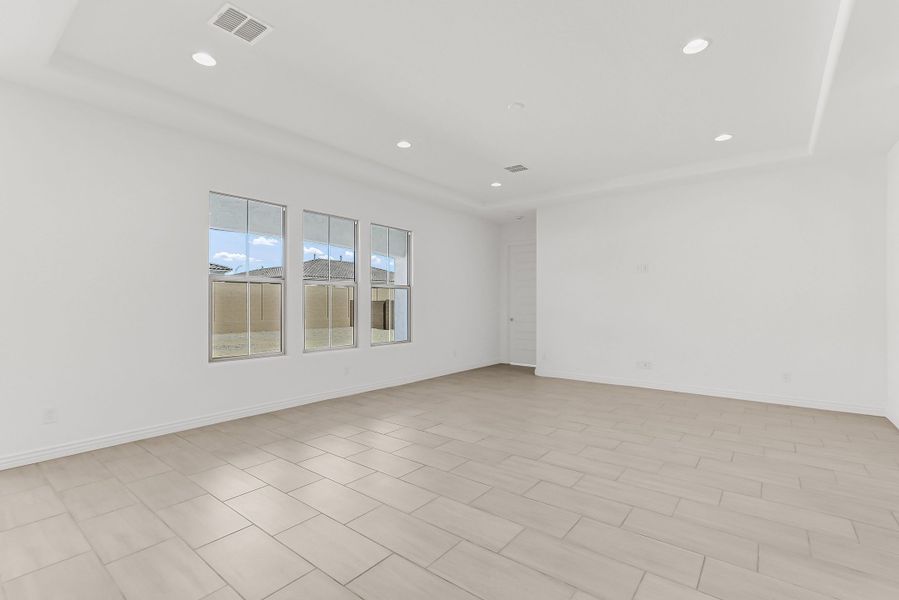 Spacious, unfurnished interior of a new home in Aloravita South, Peoria (Image 18).