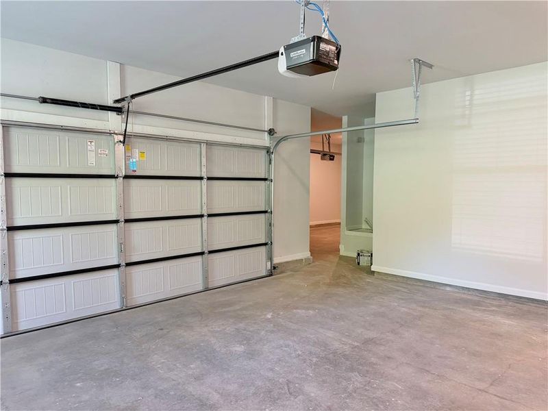 Spacious, unfurnished interior of a new home in , Haddock (Image 25).