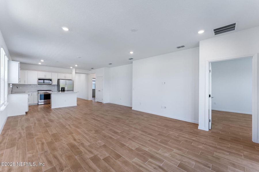 Spacious, unfurnished interior of a new home in , Yulee (Image 24).