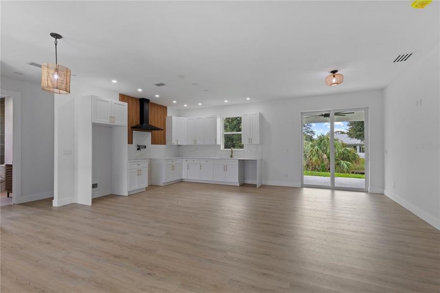 Spacious, unfurnished interior of a new home in , Lake Placid (Image 12).