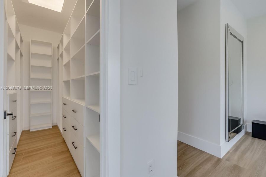 Spacious, unfurnished interior of a new home in , Surfside (Image 19).