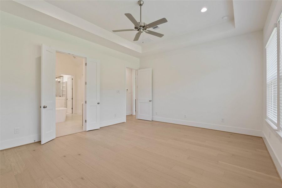 Spacious, unfurnished interior of a new home in Chapel Bend, Montgomery (Image 24).