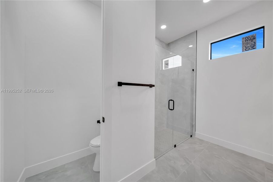 Spacious, unfurnished interior of a new home in , Cape Coral (Image 26).