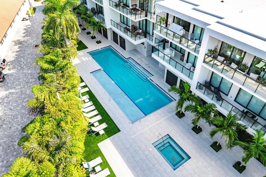 Condo located in Delray Beach, FL showcasing its design and architecture (Image 3). Condo located in Delray Beach, FL showcasing its design and architecture (Image 3).