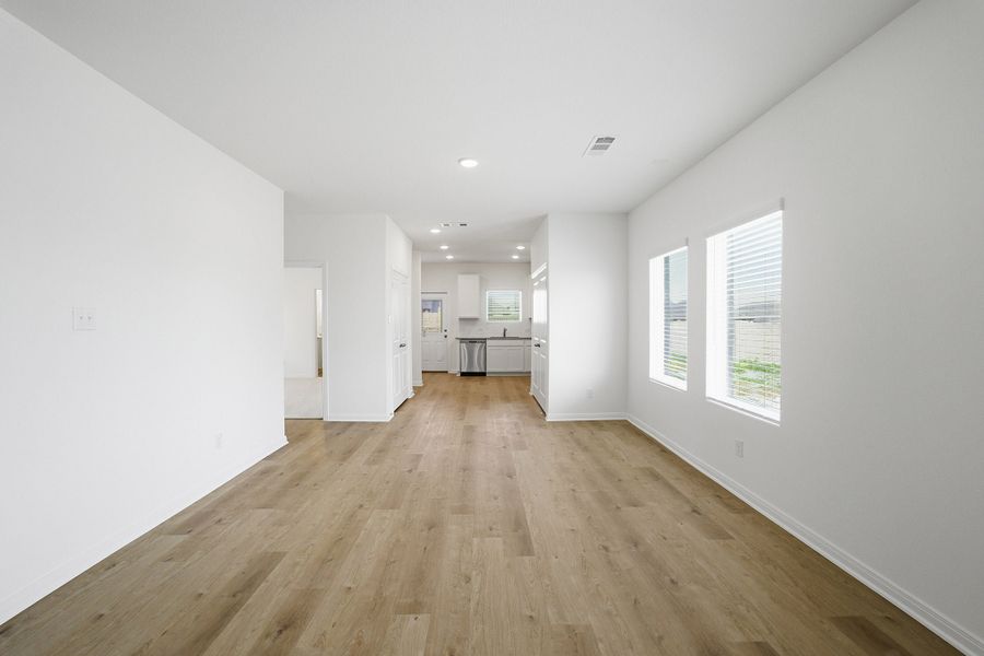 Spacious, unfurnished interior of a new home in Westridge, McKinney (Image 25).