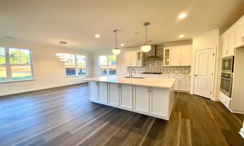 5 bedroom home with an upstairs bonus room