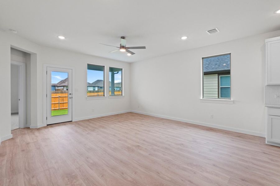Spacious, unfurnished interior of a new home in Prairie Winds, Hutto (Image 22).