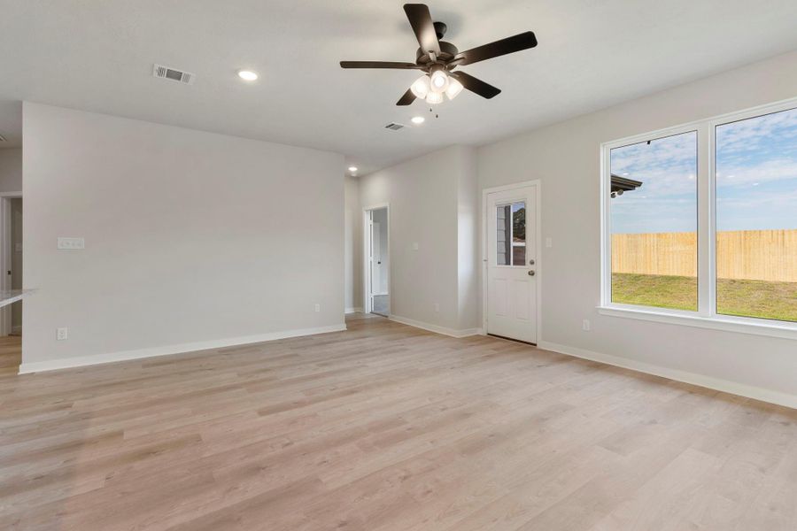 Spacious, unfurnished interior of a new home in Sterling Ridge, Huntsville (Image 18). Spacious, unfurnished interior of a new home in Sterling Ridge, Huntsville (Image 18).