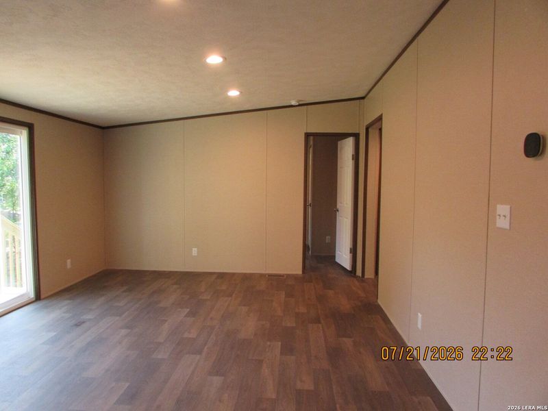 Spacious, unfurnished interior of a new home in , San Antonio (Image 27).