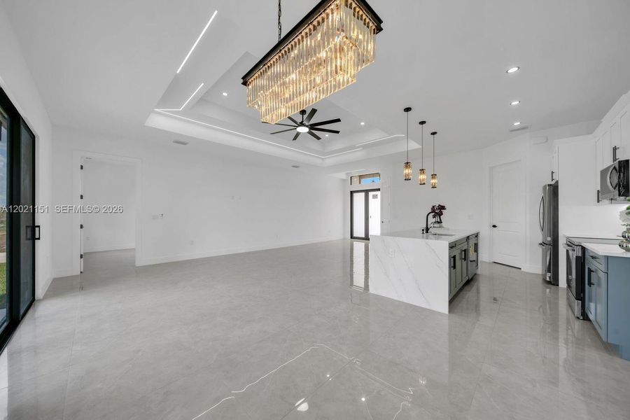 Spacious, unfurnished interior of a new home in , Lehigh Acres (Image 12).