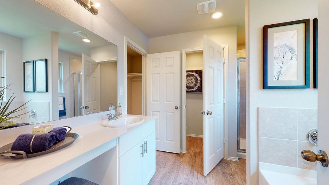 Taylor Core C350 Chelsey Owners Bath 1of2 F2 5 15 25 Taylor Core C350 Chelsey Owners Bath 1of2 F2 5 15 25