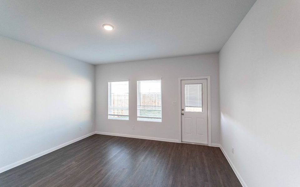 Spacious, unfurnished interior of a new home in Sunset Oaks, Maxwell (Image 10).