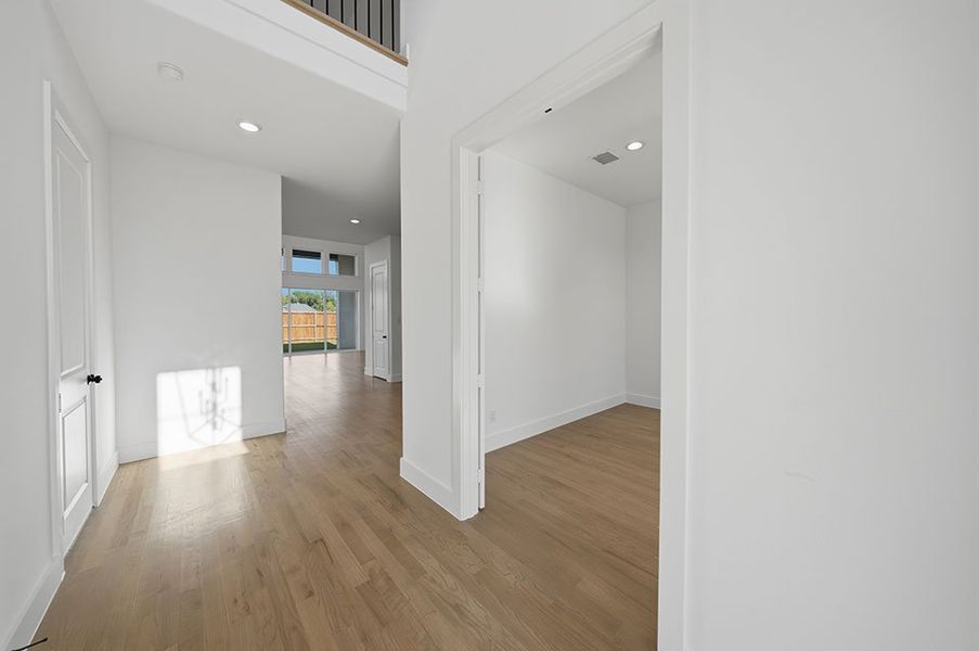 Spacious, unfurnished interior of a new home in Custer Ridge Estates, Allen (Image 37).