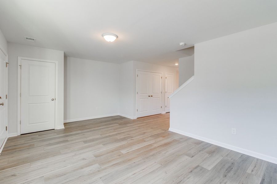 Spacious, unfurnished interior of a new home in Astoria, Columbia (Image 13).