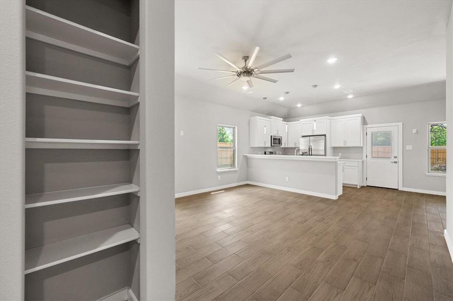 Spacious, unfurnished interior of a new home in , Kerens (Image 27).