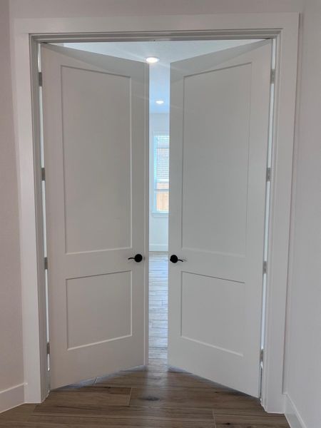 Spacious, unfurnished interior of a new home in Wood Leaf Reserve, Tomball (Image 10). Spacious, unfurnished interior of a new home in Wood Leaf Reserve, Tomball (Image 10).
