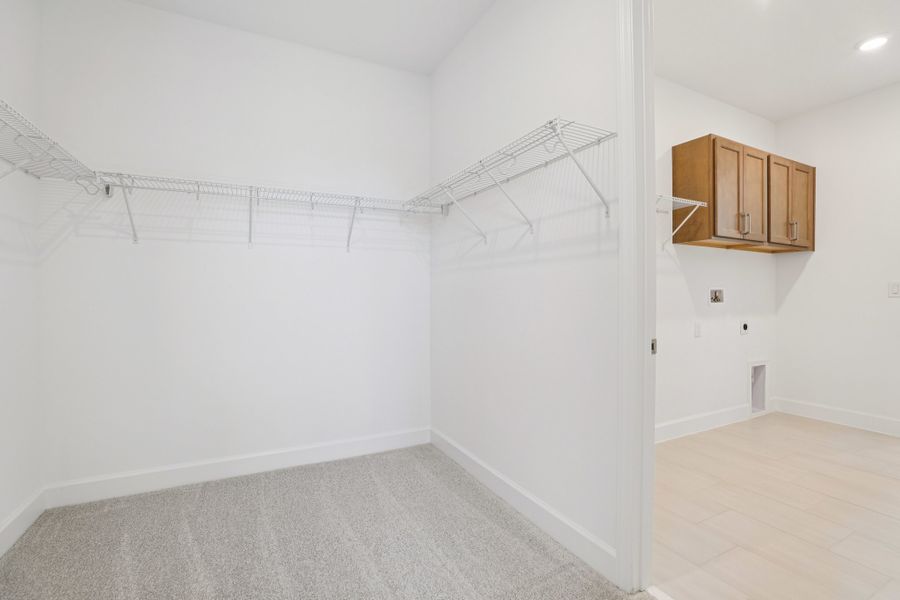 Spacious, unfurnished interior of a new home in Country Club Estates, Palm Bay (Image 7).