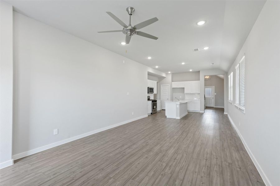 Spacious, unfurnished interior of a new home in Trinity Ranch, Elgin (Image 18).