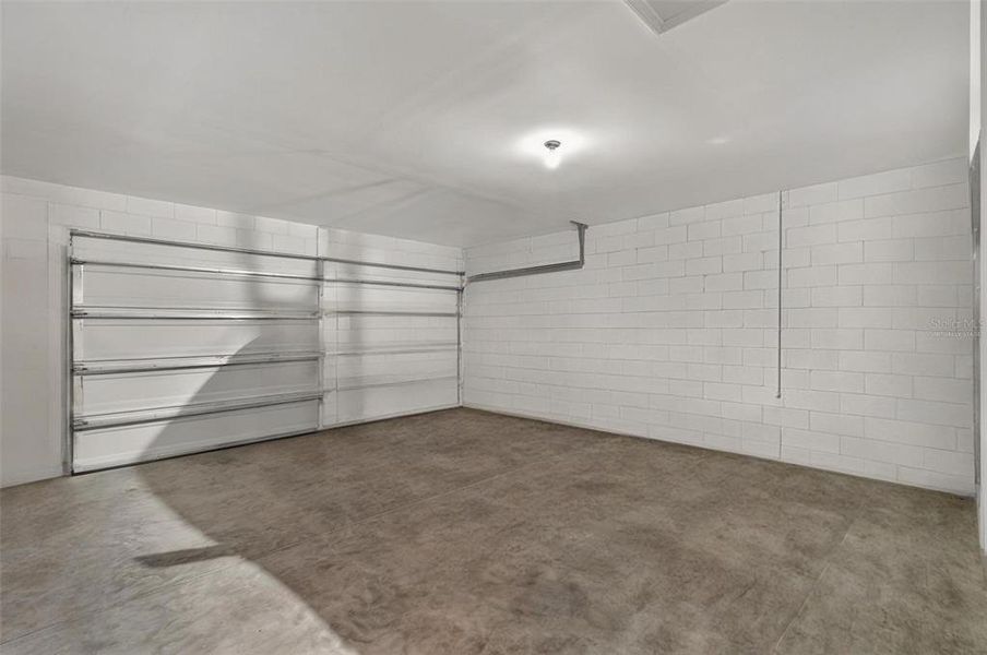Spacious, unfurnished interior of a new home in , Okahumpka (Image 20).