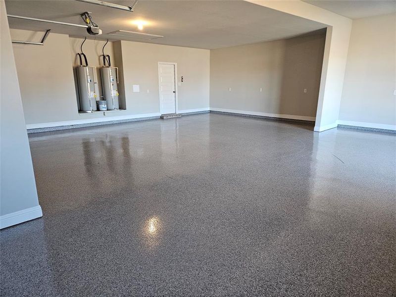 Spacious, unfurnished interior of a new home in Pecan Grove, Whitesboro (Image 18).