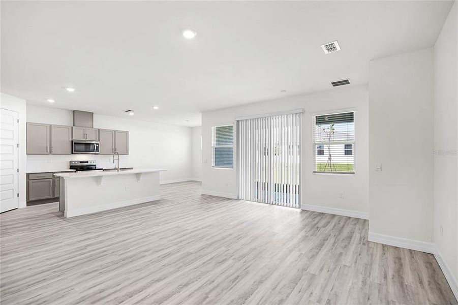 Spacious, unfurnished interior of a new home in , Lakeland (Image 11).