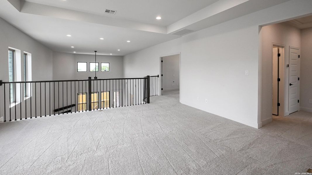 Spacious, unfurnished interior of a new home in Cibolo Valley Heights, Cibolo (Image 20).