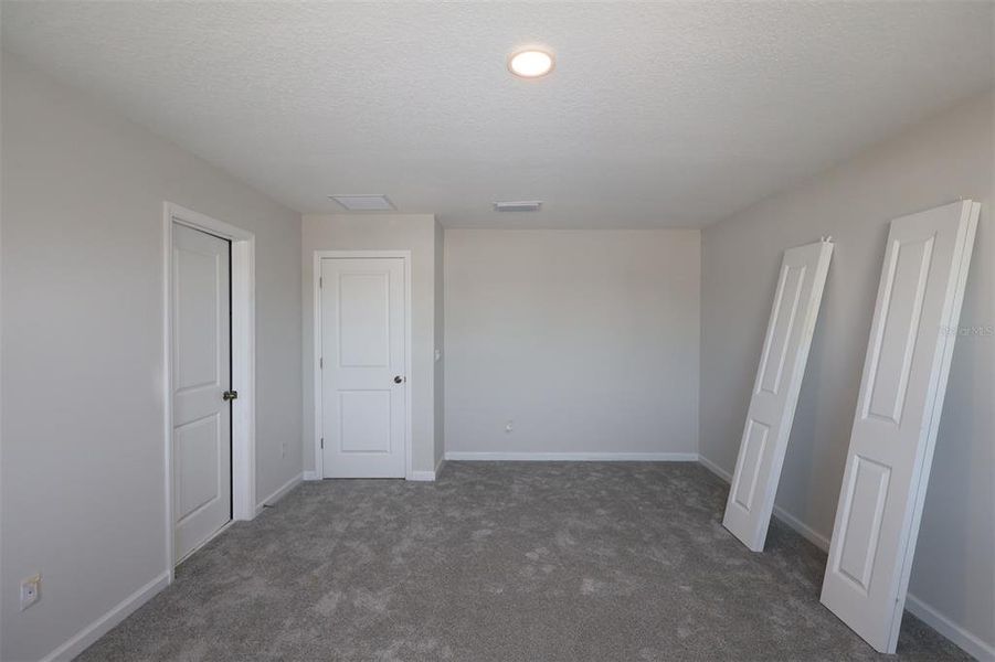 Spacious, unfurnished interior of a new home in Tyson Ranch, Orlando (Image 11).