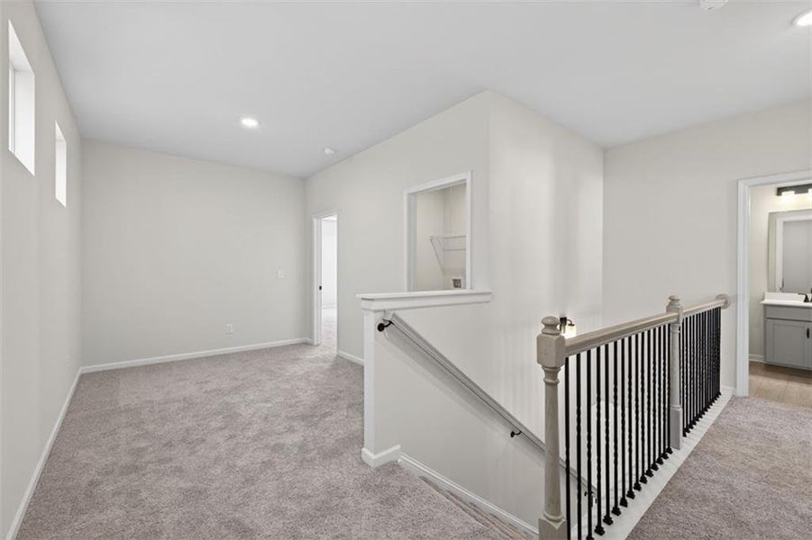 Spacious, unfurnished interior of a new home in Sanders Park, Austell (Image 17).